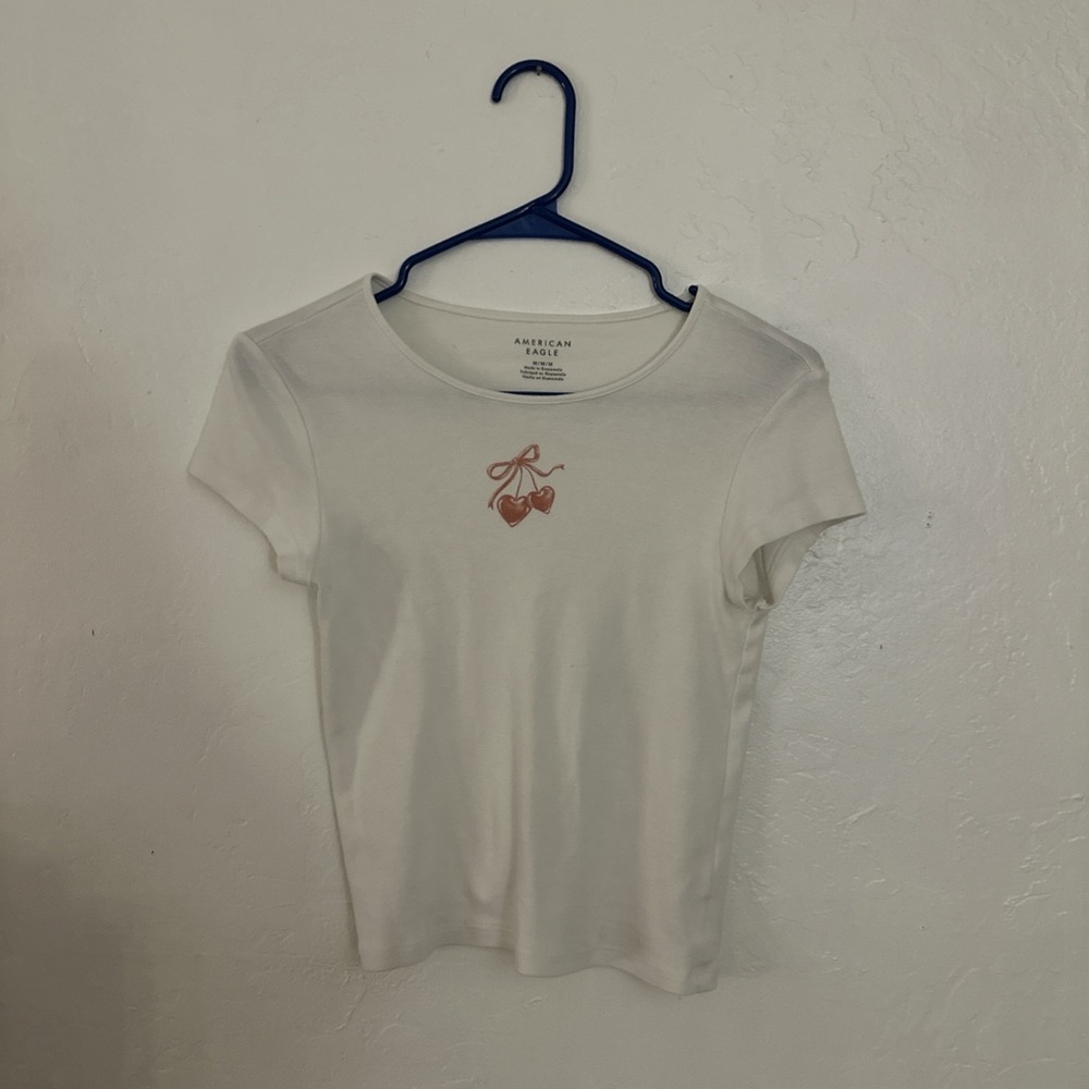 American Eagle Outfitters Cream Tee with Red Graphic